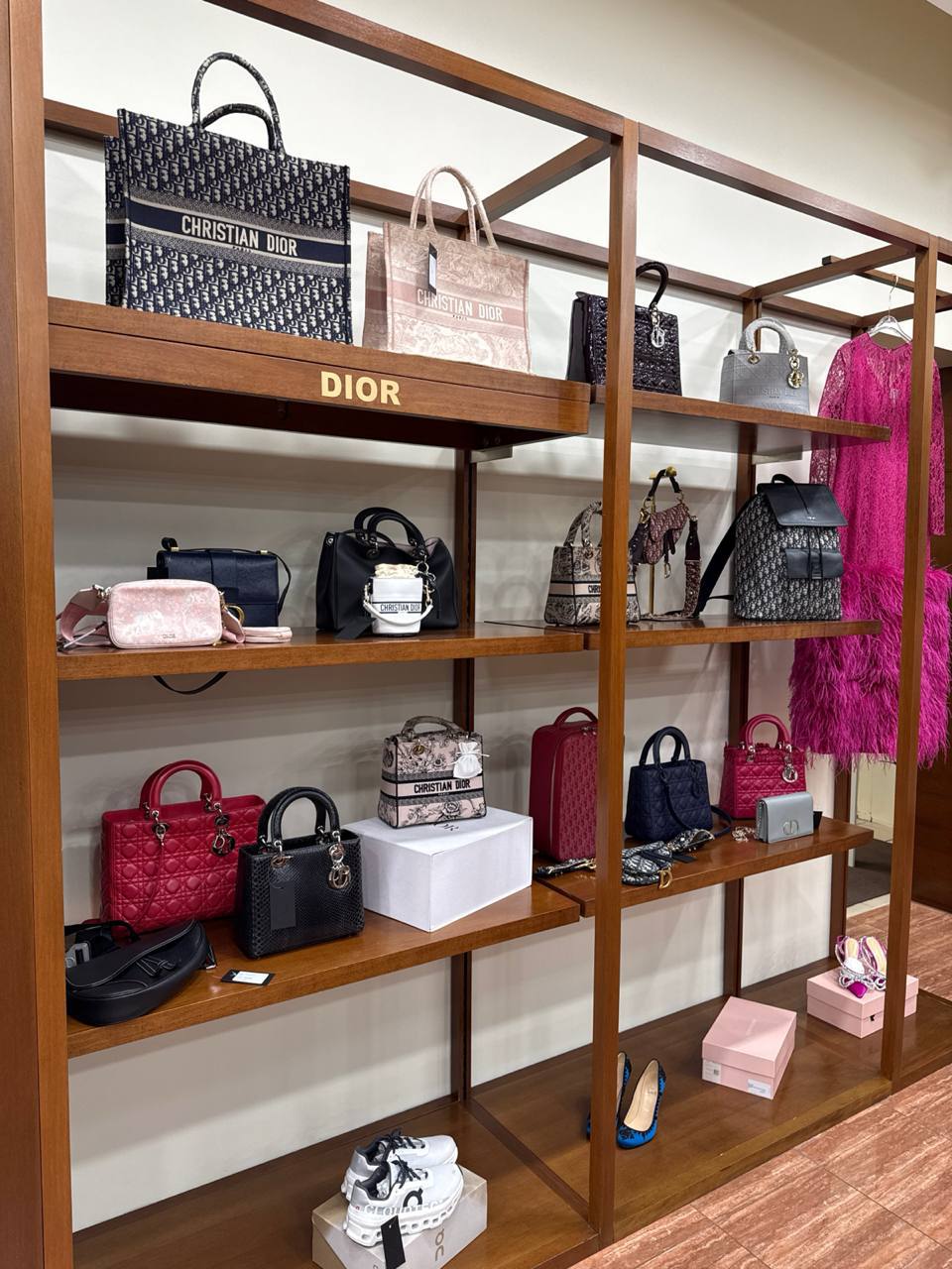 Полки Dior
